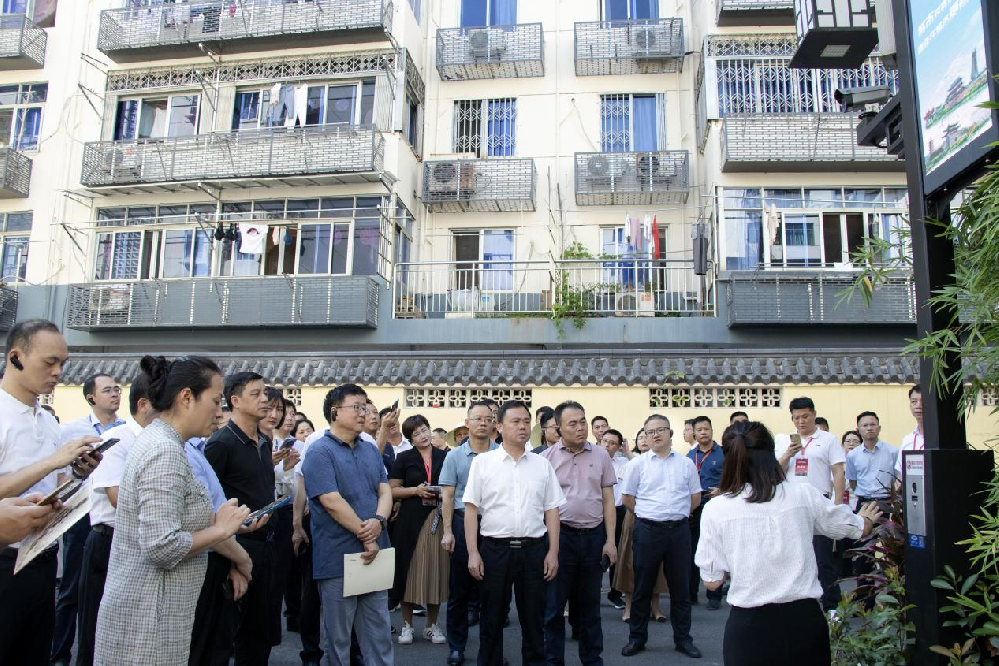 江西省保障性安居工程建設工作現(xiàn)場推進會領導一行蒞臨紅杉里街區(qū)和贛坊雙創(chuàng)社區(qū)現(xiàn)場觀摩